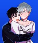  2boys alien_stage black_hair black_sweater blue_background blue_eyes blush closed_eyes collarbone dawn_(artist) ear_blush fang flustered full-face_blush grey_hair happy highres hug hug_from_behind ivan_(alien_stage) male_focus multiple_boys neck_blush open_mouth over_shoulder shirt sweatdrop sweater till_(alien_stage) upper_body white_shirt yaoi 