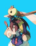  1boy 2enn3n black_hair blue_background brown_fur bug closed_mouth commentary_request dragonfly hairband highres insect_wings jacket male_focus mole mole_on_neck multicolored_hair necktie open_mouth pokemon pokemon_(creature) pokemon_sv purple_hair red_necktie sentret simple_background two-tone_hair white_jacket wings yanma yellow_eyes yellow_hairband 