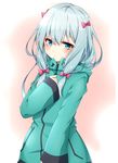  blue_eyes bow eromanga_sensei green_jacket hair_bow highres izumi_sagiri jacket long_hair looking_at_viewer pink_bow silver_hair sleeves_past_wrists solo tokonone 