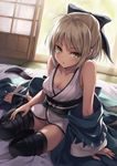  bangs barefoot bed_sheet black_bow black_legwear black_scarf blonde_hair bow breasts cleavage fate_(series) hair_bow haori indoors japanese_clothes kimono koha-ace looking_at_viewer medium_breasts obi okita_souji_(fate) okita_souji_(fate)_(all) ouka_(ra-raradan) sash scarf short_kimono sitting sleeveless sleeveless_kimono sliding_doors solo toeless_legwear white_kimono yellow_eyes 