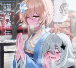  2girls ayul_(ayulneri_92) blonde_hair blush closed_eyes commentary_request feather_hair_ornament feathers flower genshin_impact hair_flower hair_ornament highres japanese_clothes kimono looking_at_viewer lumine_(genshin_impact) medium_hair multiple_girls open_mouth paimon_(genshin_impact) sidelocks smile white_hair 