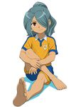  1boy androgynous barefoot blue_hair feet hair_over_one_eye inazuma_eleven inazuma_eleven_(series) kazemaru_ichirouta long_hair looking_at_viewer male_focus shota smile soccer_uniform solo trap white_background yamamiya_hiroshi young 