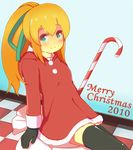  2010 aqua_eyes aqua_ribbon bangs black_gloves black_legwear blonde_hair blue_background blush breasts candy candy_cane checkered checkered_floor christmas closed_mouth commentary_request dress english eyebrows_visible_through_hair food fur-trimmed_dress gloves gradient gradient_background hair_ribbon hooded_dress long_hair long_sleeves looking_at_viewer matsumoto_ryou merry_christmas ponytail red_dress ribbon rockman rockman_(classic) roll sack sidelocks sitting sitting_on_object small_breasts smile solo thighhighs zettai_ryouiki 