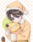  1boy aged_down brown_hair caleb_(love_and_deepspace) child closed_mouth commentary_request fur-trimmed_headwear fur-trimmed_shirt fur_trim hair_between_eyes hat love_and_deepspace male_focus nightcap parted_bangs polka_dot polka_dot_background purple_eyes s2_y0u shirt short_hair smile solo stuffed_animal stuffed_tiger stuffed_toy upper_body yellow_hat yellow_shirt 