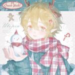  1boy absurdres ahoge alternate_costume androgynous animal_ears antlers aotu_world apple_hair_ornament bishounen blonde_hair blue_eyes blush capelet chinese_commentary christmas commentary_request deer_antlers deer_boy deer_ears english_text food-themed_hair_ornament fur-trimmed_capelet fur_trim gingerbread_cookie green_capelet green_sweater hair_between_eyes hair_ornament hairclip hat highres holding holding_snowman horns kemonomimi_mode king_(aotu_world) long_sleeves looking_at_viewer male_focus merry_christmas open_mouth pale_skin plaid_clothes plaid_scarf plutoray pointy_ears red_scarf reindeer_antlers santa_hat scarf short_hair smile snowman solo sweater unmoving_pattern upper_body watermark watermark_grid winter_clothes 