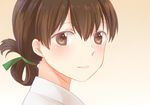  asakawa_shinka blush brown_background brown_eyes brown_hair closed_mouth eyebrows_visible_through_hair folded_ponytail green_ribbon hair_between_eyes hair_ribbon highres japanese_clothes kantai_collection kasuga_maru_(kantai_collection) kimono long_hair looking_at_viewer ribbon simple_background smile solo taiyou_(kantai_collection) upper_body 