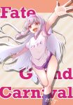  1girl \||/ absurdres alice_0331 asymmetrical_legwear black_socks buruma commentary_request copyright_name fate/grand_carnival fate/grand_order fate_(series) gym_shirt hairband highres long_hair looking_at_viewer mismatched_legwear name_tag open_mouth purple_buruma purple_hairband red_eyes shirt short_sleeves sidelocks signature sitonai_(fate) smile socks solo teeth upper_teeth_only white_hair white_shirt white_socks 