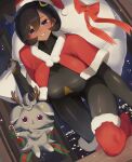  1girl ahoge artist_name bag black_bodysuit black_hair bodysuit breasts christmas commentary_request dark-skinned_female dark_skin emma_(pokemon) espurr grin haska_(user_gure4787) hat highres holding holding_bag large_breasts looking_at_viewer pokemon pokemon_(creature) pokemon_legends:_z-a santa_costume santa_hat short_hair smile twitter_username 