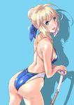  ahoge arched_back artoria_pendragon_(all) ass blonde_hair blue_background blue_swimsuit blush bow breasts commentary_request competition_swimsuit drop_shadow eyebrows_visible_through_hair fate/stay_night fate_(series) fingernails from_behind green_eyes hair_bow hand_on_hilt highres leaning_on_object medium_breasts nenchi one-piece_swimsuit open_mouth saber shiny shiny_clothes shiny_hair simple_background smile solo swimsuit sword teeth weapon 