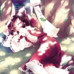  dappled_sunlight hakurei_reimu lap_pillow multiple_girls sleeping sunlight touhou yakumo_yukari zeko 