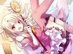  ass blush elbow_gloves eyebrows_visible_through_hair fate/kaleid_liner_prisma_illya fate_(series) gloves illyasviel_von_einzbern looking_at_viewer magical_ruby open_mouth pink_legwear prisma_illya red_eyes silver_hair smile solo thighhighs white_gloves yimu 