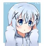  blue_background blue_eyes blue_hair blush dated deyui gochuumon_wa_usagi_desu_ka? hair_ornament highres hood hoodie kafuu_chino long_hair looking_at_viewer parted_lips solo twitter_username upper_body x_hair_ornament 