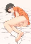  androgynous black_hair blue_eyes blush bottomless full_body ikari_shinji looking_at_viewer male_focus neon_genesis_evangelion on_bed plico_(nicoma) shirt single_sock smile socks solo t-shirt white_legwear 