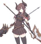  armor bangs belt black_gloves black_legwear black_shirt black_skirt breastplate brown_hair closed_mouth cowboy_shot draph dual_wielding elbow_gloves fingerless_gloves forte_(shingeki_no_bahamut) gloves granblue_fantasy holding holding_weapon horns kook light_smile long_hair looking_at_viewer miniskirt pauldrons pleated_skirt pointy_ears polearm red_eyes shadowverse shingeki_no_bahamut shirt simple_background skindentation skirt sleeveless sleeveless_shirt solo standing thighhighs weapon white_background zettai_ryouiki 