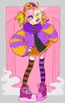  +_- 1girl asymmetrical_legwear candy coat crazy_grin crazy_smile fluffy_clothes food fur_jacket grin hair_ornament halloween happy_halloween_(vocaloid) highres holding holding_candy holding_food holding_lollipop jack-o'-lantern jack-o'-lantern_hair_ornament jack-o'-lantern_hat_ornament jacket kagamine_rin lollipop mismatched_legwear mismatched_thighhighs multicolored_thighhighs olademonio pumpkin_hat smile solo striped_coat striped_sleeves thighhighs two-tone_sleeves two-tone_thighhighs vocaloid wing_hair_ornament 