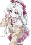  1girl ahoge alternate_costume black_thighhighs bow brown_cardigan cardigan carlotta_(wuthering_waves) commentary_request earrings fingernails green_eyes grey_hair hair_bow hand_up highres jewelry long_fingernails long_hair looking_at_viewer nail_polish necktie ni_kiro open_mouth pink_bow pink_nails pink_necktie pink_skirt shirt simple_background skirt solo thighhighs v white_background white_shirt wuthering_waves 