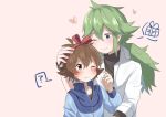 2boys ? blue_jacket bow_hairband closed_mouth collared_shirt commentary green_hair hair_between_eyes hairband hand_up heart hilbert_(pokemon) jacket long_hair long_sleeves male_focus multiple_boys n_(pokemon) pokemon pokemon_black_and_white shirt smile spoken_question_mark undershirt untranslatable_commentary white_background white_shirt yaoi yukinoko2200 