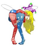  &gt;:) 1girl american_flag_legwear ass bent_over blonde_hair blush bunsan clownpiece fairy_wings from_behind hat jester_cap long_hair looking_at_viewer pantyhose red_eyes shiny shiny_hair simple_background smile solo touhou v very_long_hair white_background wings 