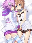  bare_shoulders blanc blancpig_yryr blue_eyes blush brown_hair d-pad d-pad_hair_ornament hair_ornament highres holding_hands multiple_girls neptune_(choujigen_game_neptune) neptune_(series) on_bed purple_eyes purple_hair short_hair smile striped striped_legwear thighhighs yuri 