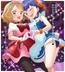  2girls :d ;d anklet black_choker blonde_hair blue_choker blue_dress blue_eyes blue_hair blurry blurry_background blush border bow bow_hairband bracelet choker commentary_request dress eyelashes gazing_eye hairband heart heart_hands heart_hands_duo highres indoors jewelry knees leg_up looking_at_viewer looking_down miette_(pokemon) multiple_girls one_eye_closed open_mouth orange_eyes orange_hairband pantyhose pink_dress pokemon pokemon_(anime) pokemon_xy_(anime) red_bow serena_(pokemon) shoes short_hair sleeveless sleeveless_dress smile sparkle translation_request white_border 
