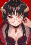  1girl beryl_bijoux black_hair breasts colored_inner_hair commission glasses highres horns idamaria indie_virtual_youtuber long_hair looking_at_viewer medium_breasts multicolored_hair pendant_choker red_background red_eyes smile solo_focus two-tone_hair virtual_youtuber 