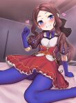  1girl black_bow blue_eyes blue_gloves blue_pantyhose blush bow breasts brown_dress brown_hair dress elbow_gloves fate/grand_order fate_(series) forehead gloves grin hair_bow highres leonardo_da_vinci_(fate) leonardo_da_vinci_(rider)_(fate) long_hair pantyhose parted_bangs ponytail puff_and_slash_sleeves puffy_short_sleeves puffy_sleeves red_skirt restrained shinovi short_sleeves sitting skirt small_breasts smile solo 