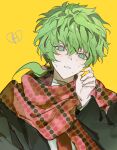  1boy absurdres animal_collar annoyed black_jacket bright_pupils broken_heart chinese_commentary clenched_teeth collar commentary_request green_eyes green_hair hair_between_eyes heart highres jacket kimi_ga_shine looking_at_viewer low_ponytail lu_di_li_dianbo_tongxin male_focus midori_(kimi_ga_shine) nervous_sweating polka_dot polka_dot_scarf ponytail portrait red_scarf scared scarf short_hair simple_background smile solo sweat teeth unmoving_pattern yellow_background 
