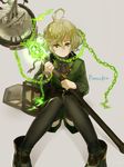  ahoge belt black_legwear blonde_hair boots chain character_name closed_mouth commentary cravat eyebrows_visible_through_hair glowing green_eyes green_jacket grey_background hair_between_eyes highres holding holding_staff jacket long_sleeves looking_at_viewer magic male_focus otoko_no_ko pinocchio_(sinoalice) sako_(user_ndpz5754) simple_background sinoalice sitting solo staff thighhighs 