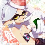  1girl artist_name breasts cleavage detached_collar domino_mask earrings food food_on_face food_on_head grey_hair grin holding holding_food hotaru_(splatoon) isamu-ki_(yuuki) jewelry looking_at_viewer mask medium_breasts mole mole_under_eye object_on_head onigiri pointy_ears sharp_teeth short_hair signature smile solo splatoon_(series) splatoon_1 strapless teeth tentacle_hair translated upper_body yellow_eyes 