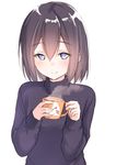  bangs blue_eyes blue_sweater closed_mouth commentary_request cup eyebrows_visible_through_hair hair_between_eyes holding holding_cup long_sleeves looking_at_viewer original purple_hair short_hair simple_background smile solo suzunari_shizuku sweater upper_body white_background yuki_arare 