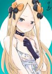  abigail_williams_(fate/grand_order) animalking007 artoria_pendragon_(all) artoria_pendragon_(lancer_alter) artoria_pendragon_(lancer_alter)_(cosplay) bangs black_bow black_gloves blonde_hair blue_background blue_eyes blush bow breasts choker cleavage collarbone cosplay fate/grand_order fate_(series) gloves hair_bow highres long_hair looking_at_viewer orange_bow parted_bangs royal_icing sleeveless small_breasts solo tears upper_body very_long_hair 