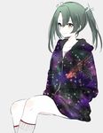  bangs bow green_hair grey_background grey_legwear hair_between_eyes hair_bow hands_in_pockets hood hoodie ica kantai_collection kneehighs long_hair looking_at_viewer ribbed_legwear sidelocks simple_background sitting smile solo space_print starry_sky_print twintails white_bow yellow_eyes zuikaku_(kantai_collection) 