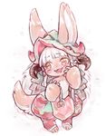  animal_ears bangs barefoot ears_through_headwear eyebrows_visible_through_hair fang furry hat helmet highres horizontal_pupils made_in_abyss mi-eau nanachi_(made_in_abyss) no_humans open_mouth sidelocks silver_hair simple_background solo tail whiskers white_background yellow_eyes 