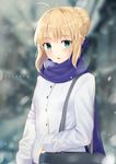 ahoge arm_at_side arm_rest artist_name artoria_pendragon_(all) bag bangs blonde_hair blue_ribbon blue_scarf blurry blurry_background blush breath coat depth_of_field fate/stay_night fate_(series) green_eyes hair_bun hair_ribbon highres huidare long_sleeves looking_at_viewer motion_blur outdoors parted_lips ribbon saber scarf shiny shiny_hair shoulder_bag sidelocks sleeves_past_wrists snowing solo tareme upper_body white_coat winter_clothes winter_coat 