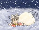  a-king alternate_costume animal_ears black_hair blush bow bowtie brown_eyes buried commentary_request common_raccoon_(kemono_friends) fang gloves grey_hair holding kemono_friends multicolored_hair night night_sky open_mouth outdoors raccoon_ears red_gloves sack santa_costume sky snow snowing solo sweatdrop tired yellow_neckwear 