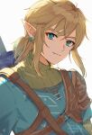  1boy belt blonde_hair earrings green_eyes green_shirt grey_background jewelry link male_focus master_sword pointy_ears ponytail seri_(yuukasakura) shirt shoulder_pads simple_background smile solo teeth the_legend_of_zelda the_legend_of_zelda:_tears_of_the_kingdom upper_body 