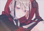  armor black_hair black_ribbon blonde_hair blue_eyes gloves hand_on_own_knee hood hyuuga_masamune japanese_armor kote looking_at_viewer male_focus multicolored_hair necktie red_hood red_ribbon ribbon smile solo streaked_hair tantou touken_ranbu yamada_chickenko 