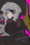  1girl bandage_over_one_eye bandaged_arm bandages black_shirt breasts conical_hat faust_(project_moon) grey_scarf hand_wraps hat heishou_pack-mao_branch_(identity)_(project_moon) highres limbus_company looking_at_viewer one_eye_covered pink_background project_moon rice_hat scarf shirt short_hair simple_background solo standing totemohotdesu upper_body white_hair yellow_eyes 