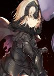  absurdres ahoge armor armored_dress bangs banner black_capelet black_cola blonde_hair breasts cape capelet clenched_hand closed_mouth commentary_request cowboy_shot expressionless eyebrows_visible_through_hair fate/grand_order fate_(series) flag flagpole fur-trimmed_cape fur-trimmed_flag fur_trim gauntlets gloves gradient gradient_background headpiece highres holding holding_flag jeanne_d'arc_(alter)_(fate) jeanne_d'arc_(fate)_(all) large_breasts light_particles long_hair looking_at_viewer short_hair sidelocks simple_background solo sparkle thighs torn_cape wind yellow_eyes 