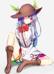  arms_behind_back blue_hair boots bow bowtie breasts brown_footwear brown_hat closed_mouth food fruit grey_background hat head_tilt highres hinanawi_tenshi knee_up long_hair looking_at_viewer medium_breasts peach puffy_sleeves red_eyes red_neckwear simple_background sitting smile solo touhou uchisukui 