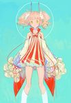  bangs blue_background blush closed_mouth commentary dress eyebrows_visible_through_hair feet_out_of_frame highres horns legs_apart long_sleeves looking_at_viewer no_nose original pink_hair rosette_(yankaixuan) short_dress short_hair sleeves_past_wrists smile socks solo standing twintails white_dress white_legwear yellow_eyes 