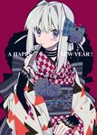  2018 absurdres black_choker bow checkered choker closed_mouth commentary_request english eyebrows_visible_through_hair facial_mark fur_trim hair_bow hair_intakes happy_new_year highres holding japanese_clothes kimono long_hair long_sleeves looking_at_viewer mochizuki_kei new_year obi original purple_eyes red_background sash silver_hair solo upper_body wide_sleeves 