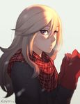  alisa_ilinichina_amiella artist_name blonde_hair blush breath closed_mouth from_side god_eater grey_background hair_between_eyes koyorin light_particles lips long_hair looking_at_viewer looking_to_the_side mittens no_hat no_headwear plaid plaid_scarf red_eyes red_mittens red_scarf scarf solo sunlight 