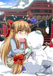  :&lt; alternate_costume bangs blush bow breath bucket chibi cold commentary_request day eyebrows_visible_through_hair flying_sweatdrops gloves hair_bow horn_ribbon horns ibuki_suika light_brown_eyes light_brown_hair long_hair mittens outdoors red_bow ribbon rope scarf shimenawa shrine snow snowman solo squatting touhou umarutsufuri very_long_hair white_gloves winter winter_clothes 