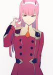  arm_behind_back bangs blunt_bangs closed_mouth darling_in_the_franxx double-breasted eyebrows_visible_through_hair gloves hairband hand_in_hair horns long_hair long_sleeves looking_at_viewer military military_uniform pink_hair simple_background smile sohin solo straight_hair uniform upper_body v-shaped_eyebrows white_background white_gloves white_hairband zero_two_(darling_in_the_franxx) 