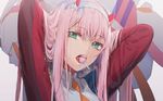  6_(nvje5747) arms_up bad_id bad_pixiv_id bangs blush candy darling_in_the_franxx eyebrows_visible_through_hair food green_eyes grey_background hairband highres horns lollipop long_hair looking_at_viewer mouth_hold pink_hair round_teeth simple_background solo teeth upper_body white_hairband zero_two_(darling_in_the_franxx) 
