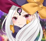  abigail_williams_(fate/grand_order) bangs black_bow blush bow closed_mouth face fate/grand_order fate_(series) glowing hat hat_bow head_tilt long_hair looking_at_viewer orange_bow parted_bangs polka_dot polka_dot_bow purple_eyes purple_hat silver_hair smile solo tare_usagi witch_hat 