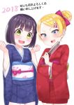  2girls :d atg_(wttoo0202) bangs black_hair blonde_hair blue_eyes blue_kimono blush bow bunny_hair_ornament closed_fan commentary_request eyebrows_visible_through_hair fan folding_fan green_eyes hair_bow hair_bun hair_ornament hairclip hands_up happy_new_year head_tilt holding holding_fan japanese_clothes kimono long_sleeves looking_at_viewer multiple_girls new_year obi open_mouth original parted_bangs purple_bow red_kimono sash short_kimono simple_background smile translation_request upper_teeth v-shaped_eyebrows white_background wide_sleeves 