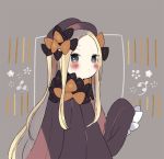  abigail_williams_(fate/grand_order) bangs black_bow black_dress black_hat blonde_hair blue_eyes blush bow closed_mouth dress fate/grand_order fate_(series) forehead futong_jun grey_background hair_bow hand_up hat long_hair long_sleeves orange_bow parted_bangs polka_dot polka_dot_bow sleeves_past_fingers sleeves_past_wrists solo very_long_hair 