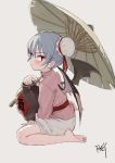  alternate_costume artist_name barefoot bat_wings blue_hair blush bun_cover chinese_clothes commentary_request double_bun eyebrows_visible_through_hair fkey grey_background highres holding holding_jar holding_umbrella jar long_sleeves looking_at_viewer oriental_umbrella pink_shirt red_eyes red_sash remilia_scarlet shirt shorts simple_background sitting solo touhou translation_request umbrella v-shaped_eyebrows wariza white_shorts wings 